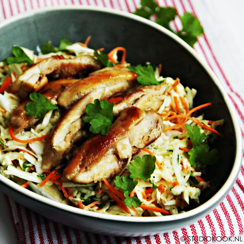 coleslaw met sticky chicken