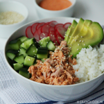 poké bowl met pittige tonijn