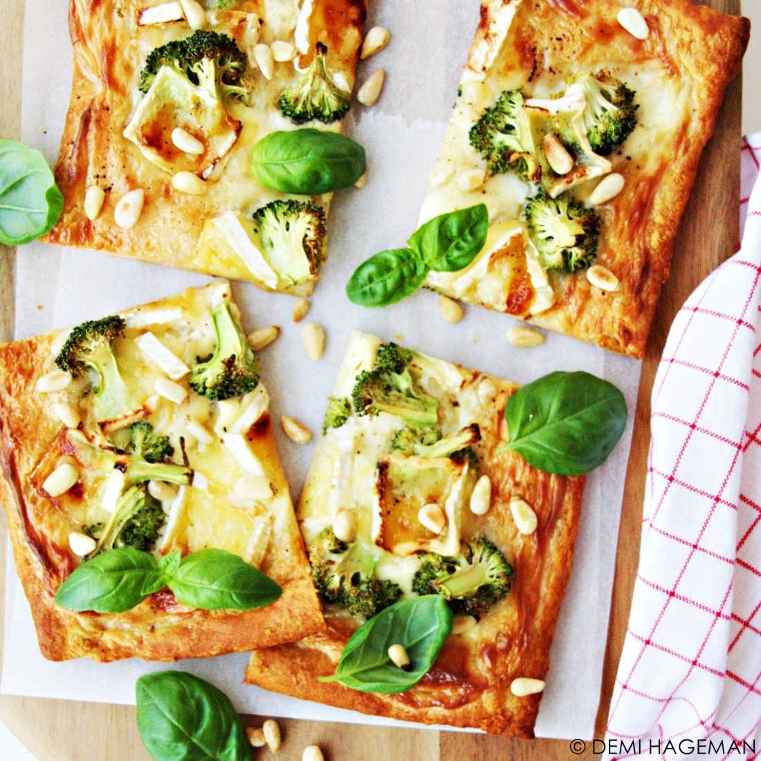 broccoli plaattaart met brie honing en pijnboompitten