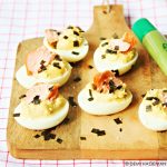 japans gevulde eitjes met wasabi en warmgerookte zalm