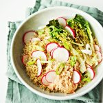 quinoabowl met pittige tonijn en romeinse sla