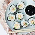 Maki sushi met pittige tonijn en komkommer