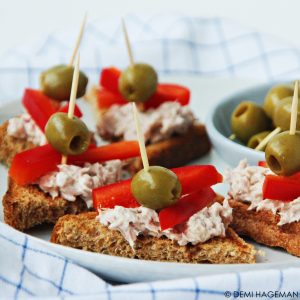 pinchos met tonijnsalade en paprika