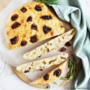 brood met zongedroogde tomaten