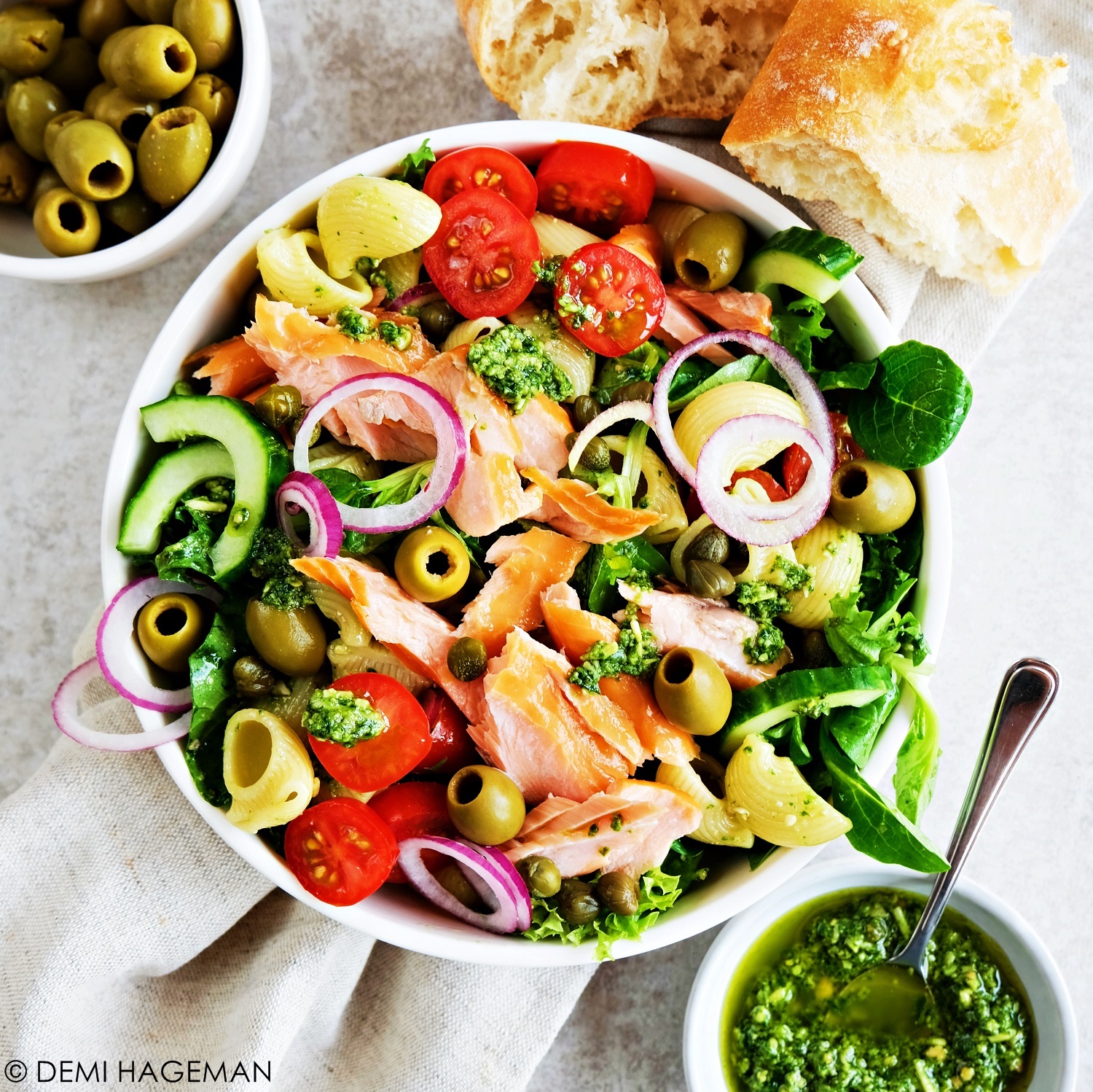 Pasta pesto salade met zalm, cherrytomaat en komkommer StudioKOOK