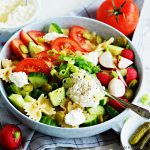 Salade met hüttenkäse, komkommer en tomaat (gezond!)