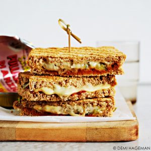 Italiaanse tosti met sardientjes en tomatentapenade