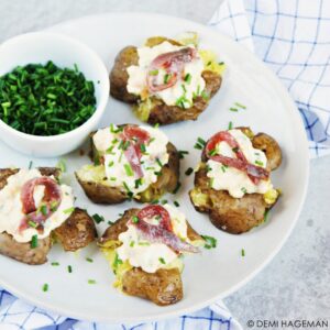 smashed potatoes met ansjovis-eiersalade