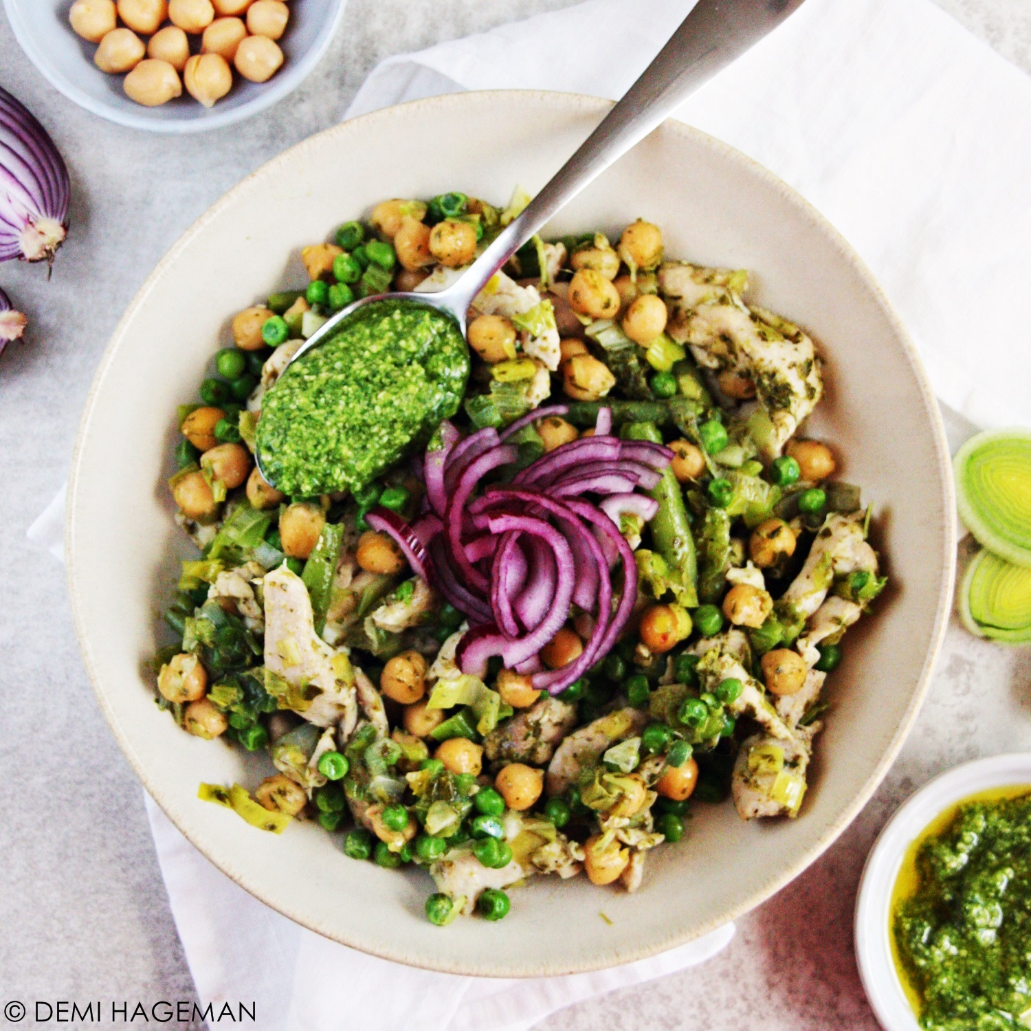 Kip pesto met prei, sperziebonen, doperwten en kikkererwten StudioKOOK