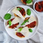 krentenbol crostini