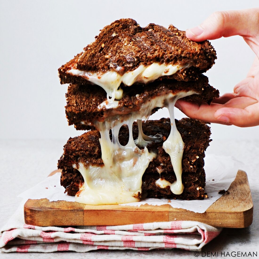 taleggio tosti met tomatentapenade